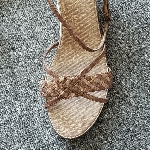 Sandles - Picture 2 of 4